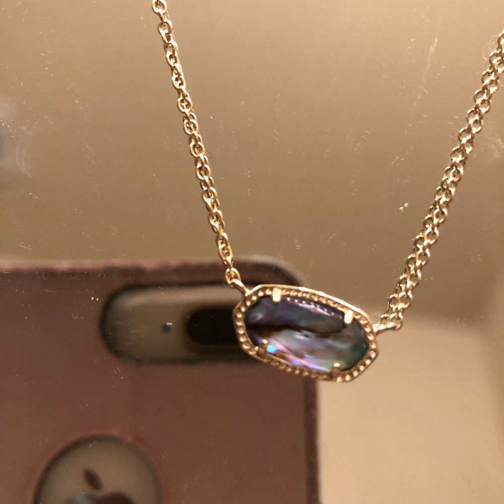 Kendra Scott necklace